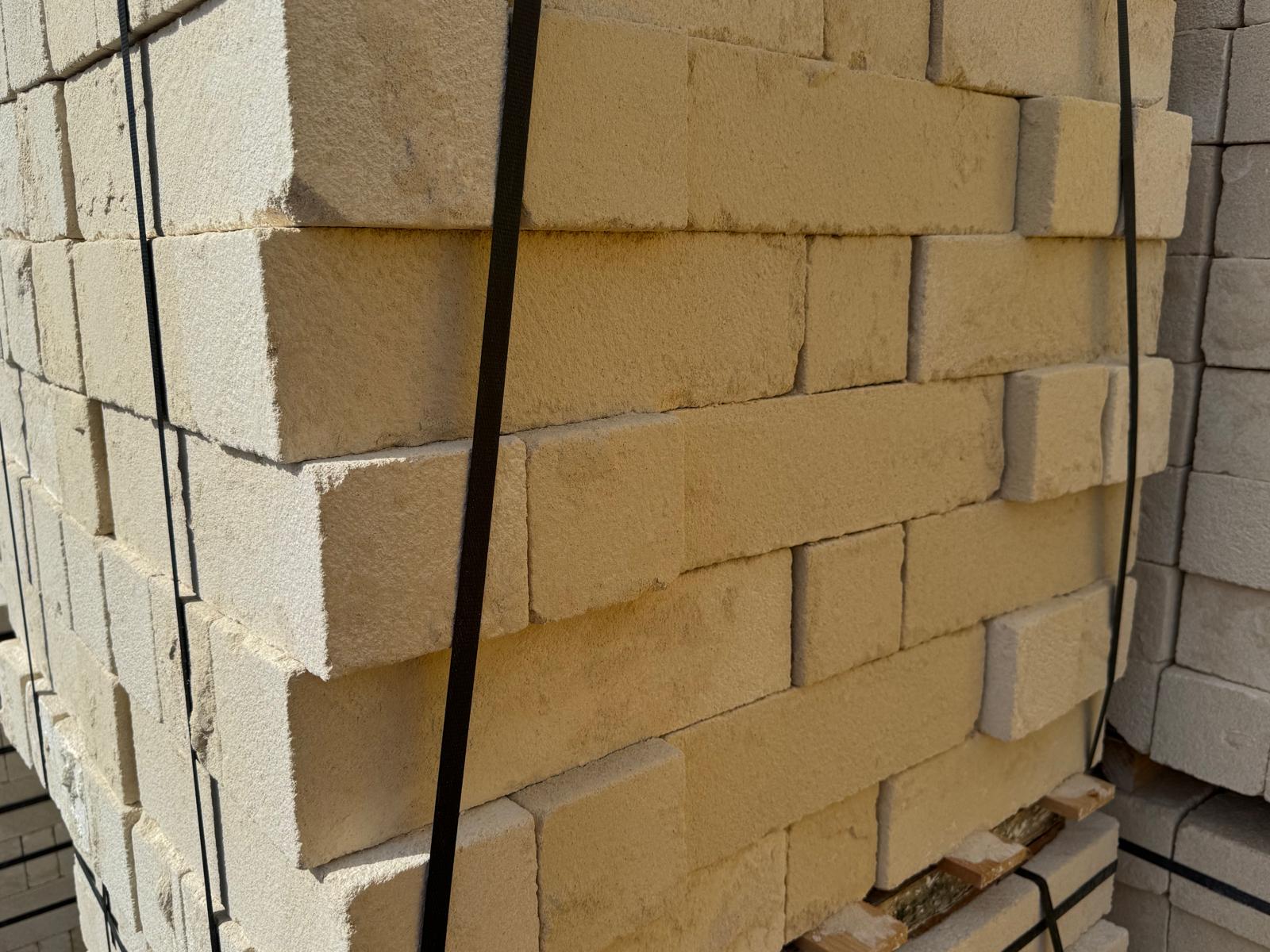 F3989TUF61226 GRAVINA TUFI TUFO CHIARO 6x12x26 MATTONCINO mattone/blocco 1 bc=427 pz Art. TUFI06 Gravina Tufi